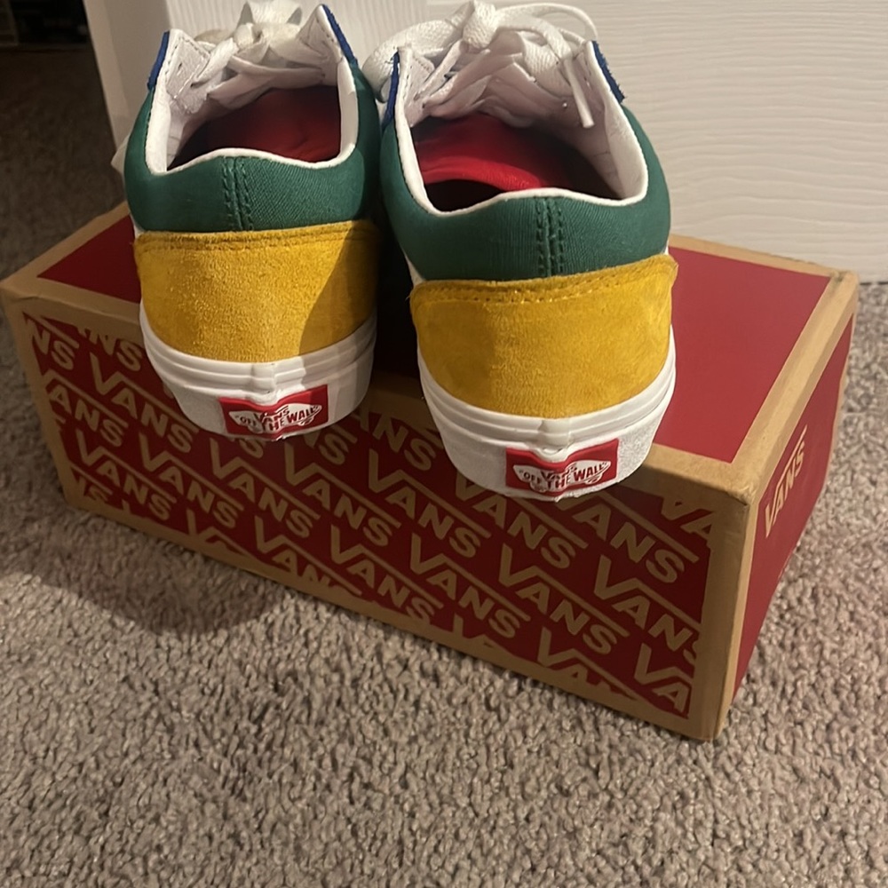Vans - Picture 3 of 4
